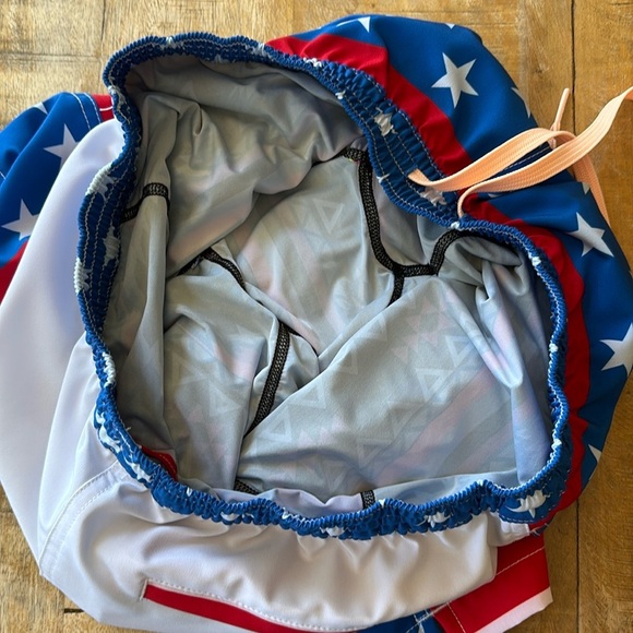 NWOT Chubbies men’s patriotic swim trunks size Medium - Picture 5 of 5